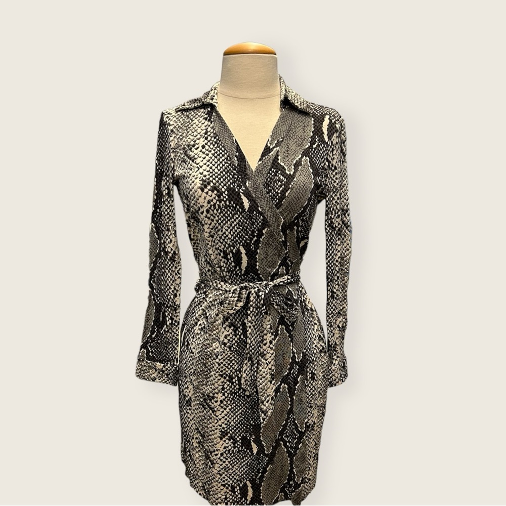 [SOLD] Diane Von Furstenberg Silk Wrap Dress